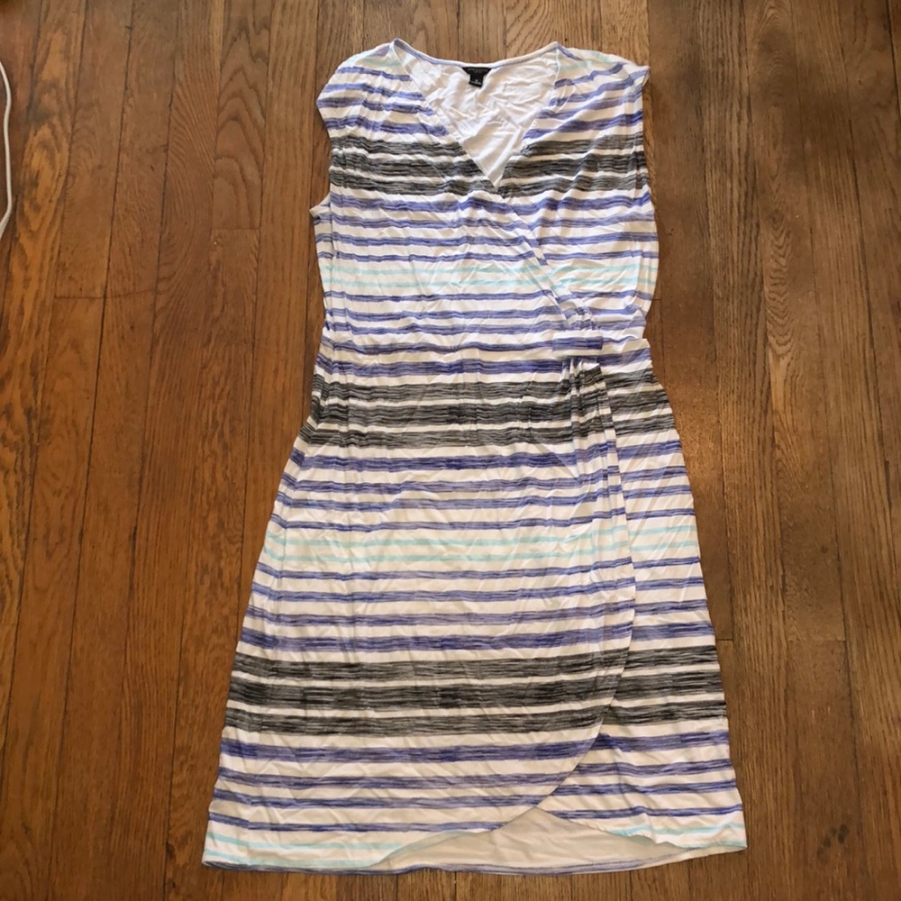EUC Ann Taylor white black and blue dress 👗💗